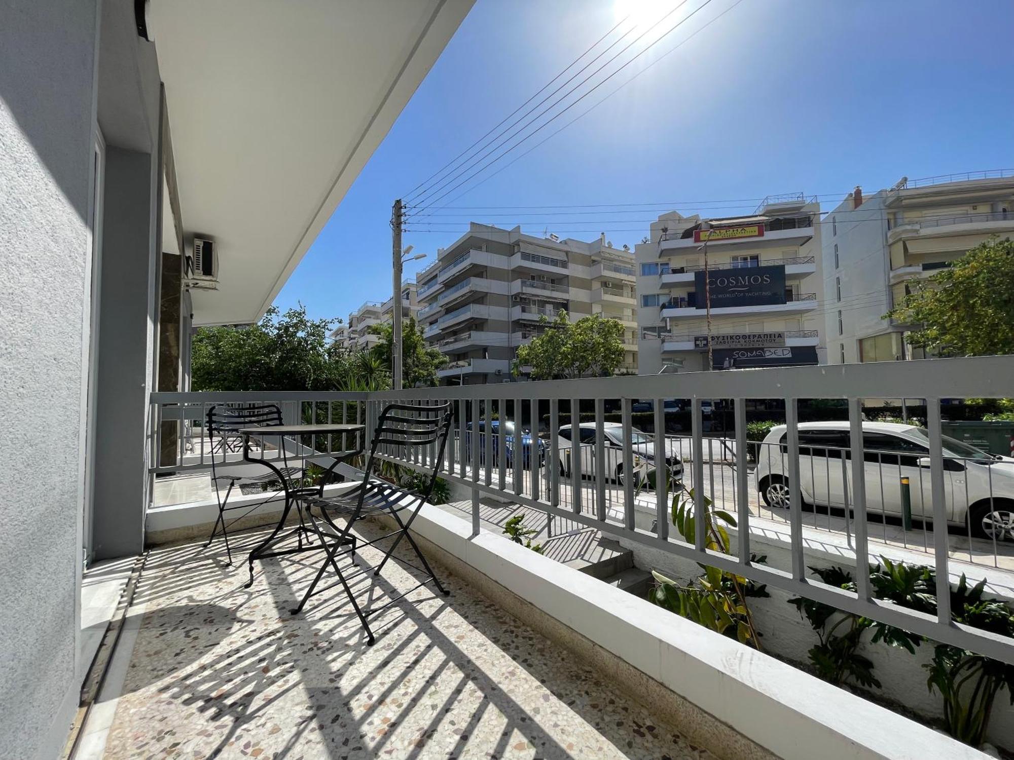 Athenean Seaside Serenity Steps From The Riviera Appartement *