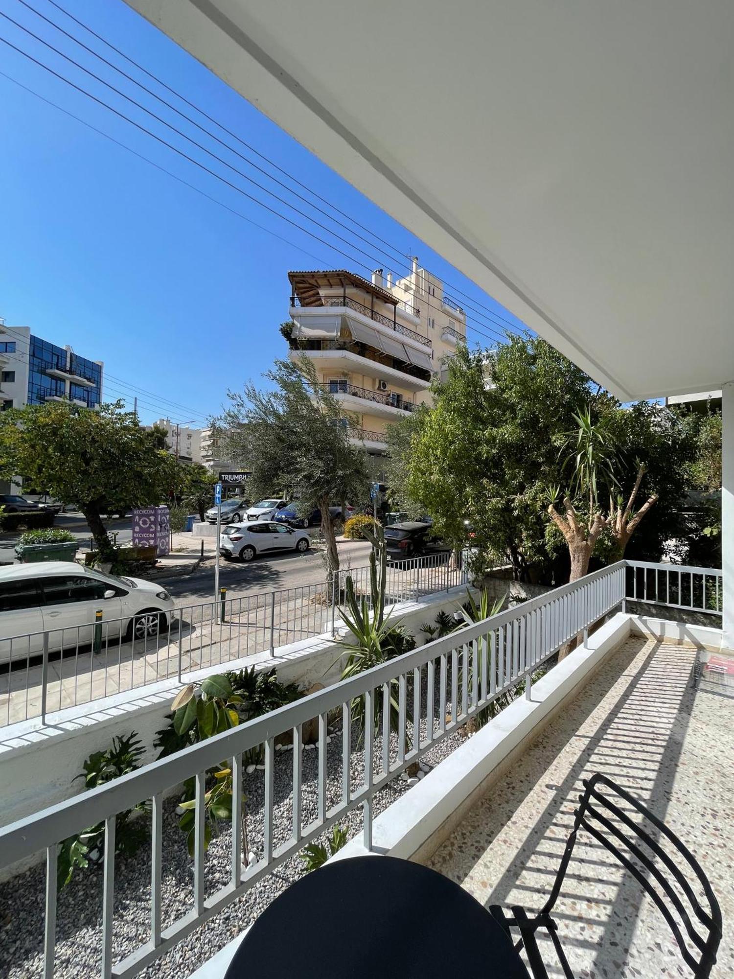 Athenean Seaside Serenity Steps From The Riviera Appartement *